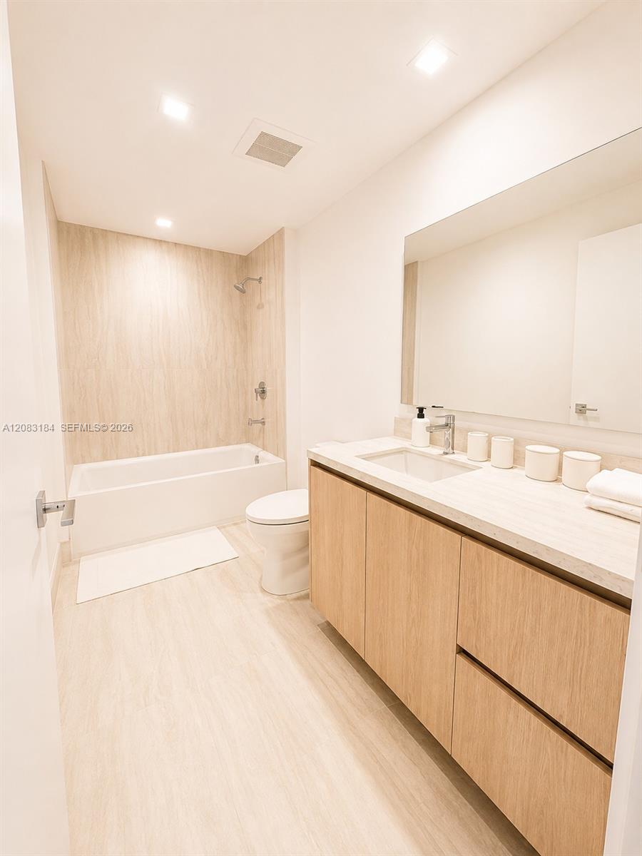 2411 Laguna Cir # 709