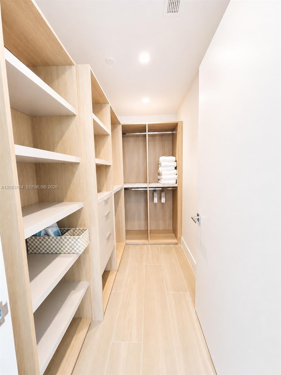 2411 Laguna Cir # 709