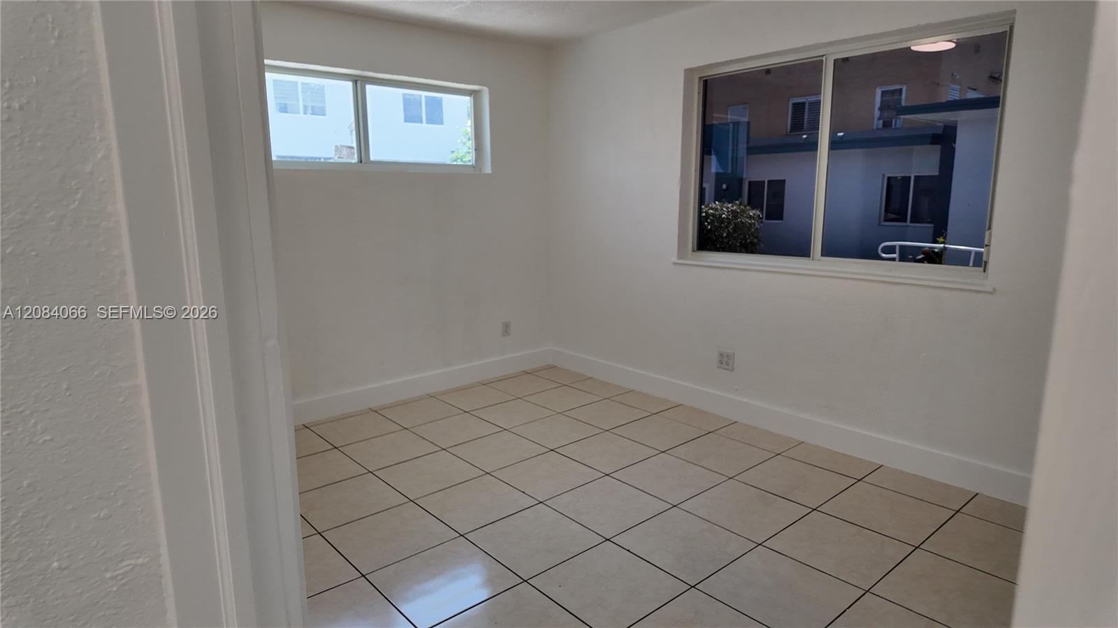 3737 NW 20th Ave # 3737