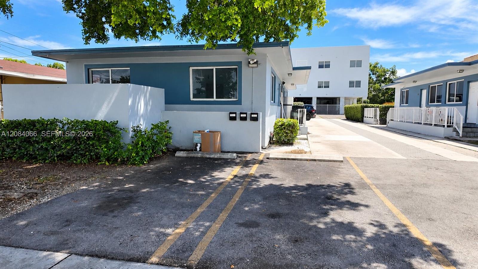 3737 NW 20th Ave # 3737