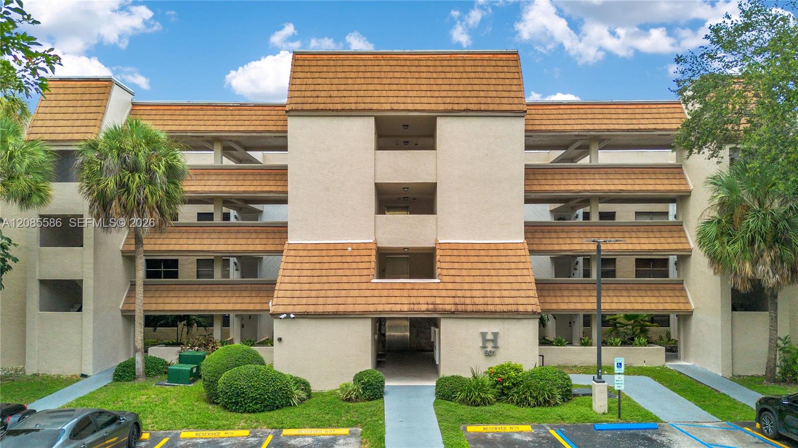 601 Ives Dairy Rd # 8 Unit: 105-8