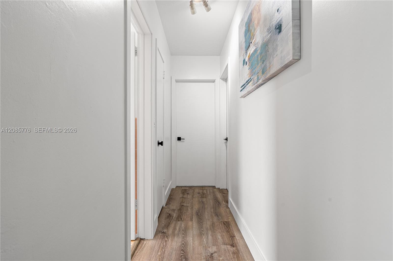 1126 E Hawthorne Cir