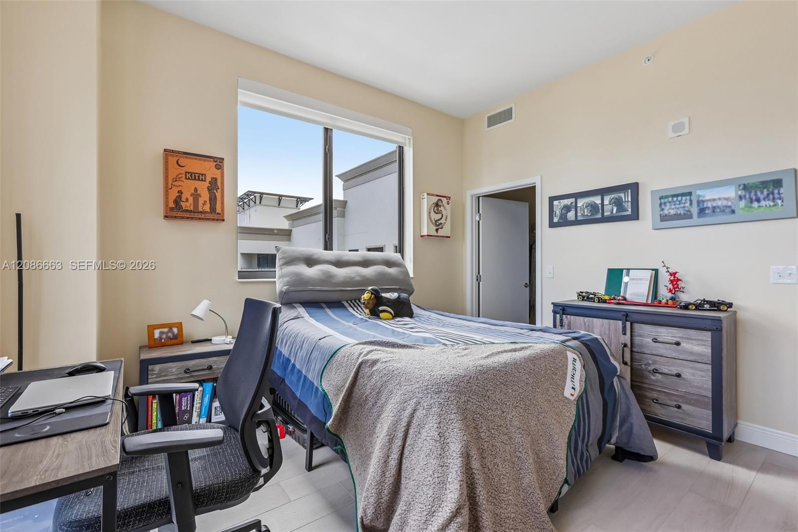 999 SW 1st Ave Unit: UPH12