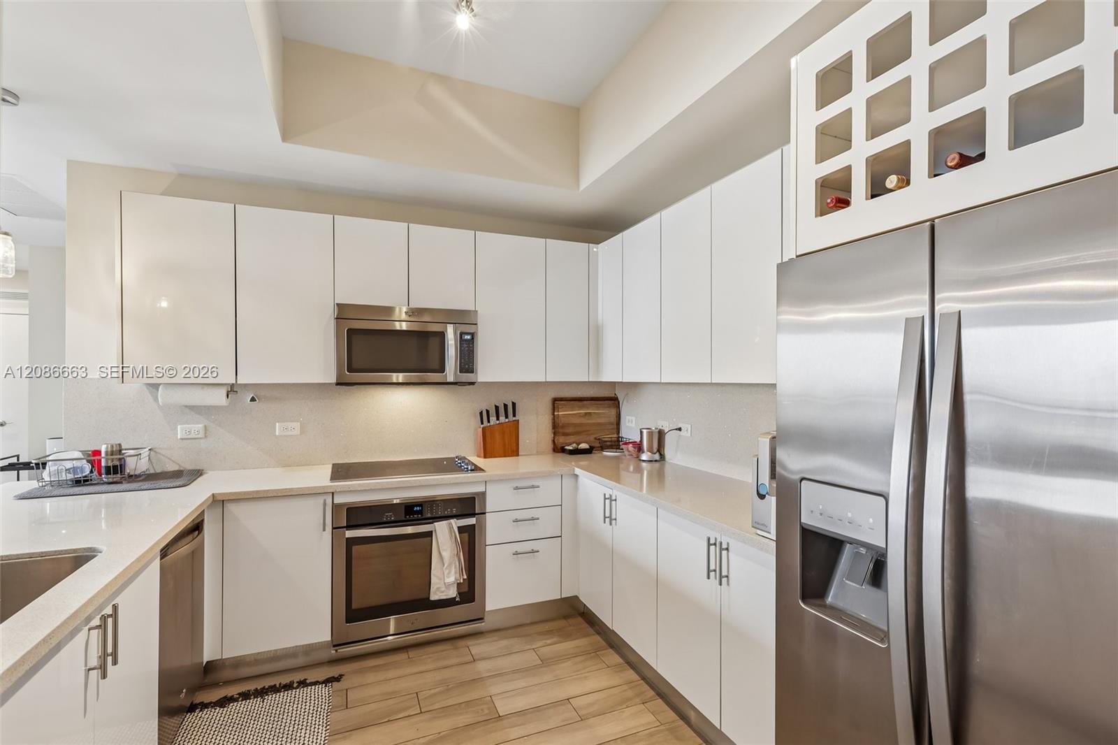999 SW 1st Ave Unit: UPH12