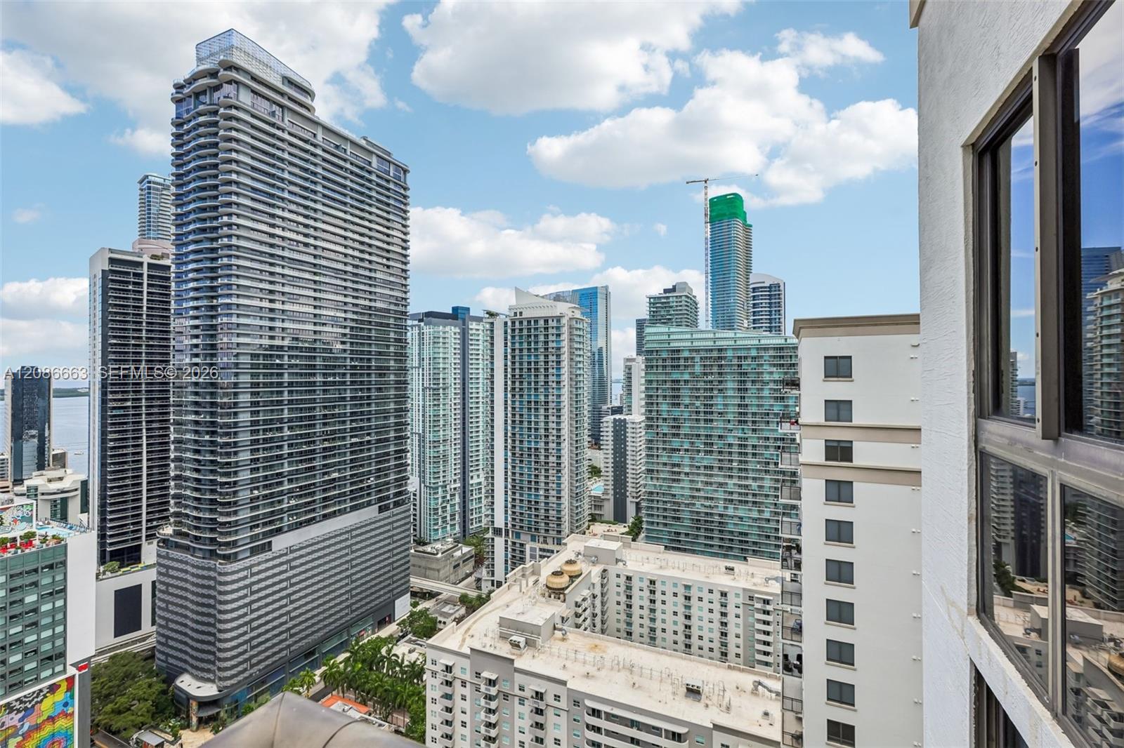 999 SW 1st Ave Unit: UPH12