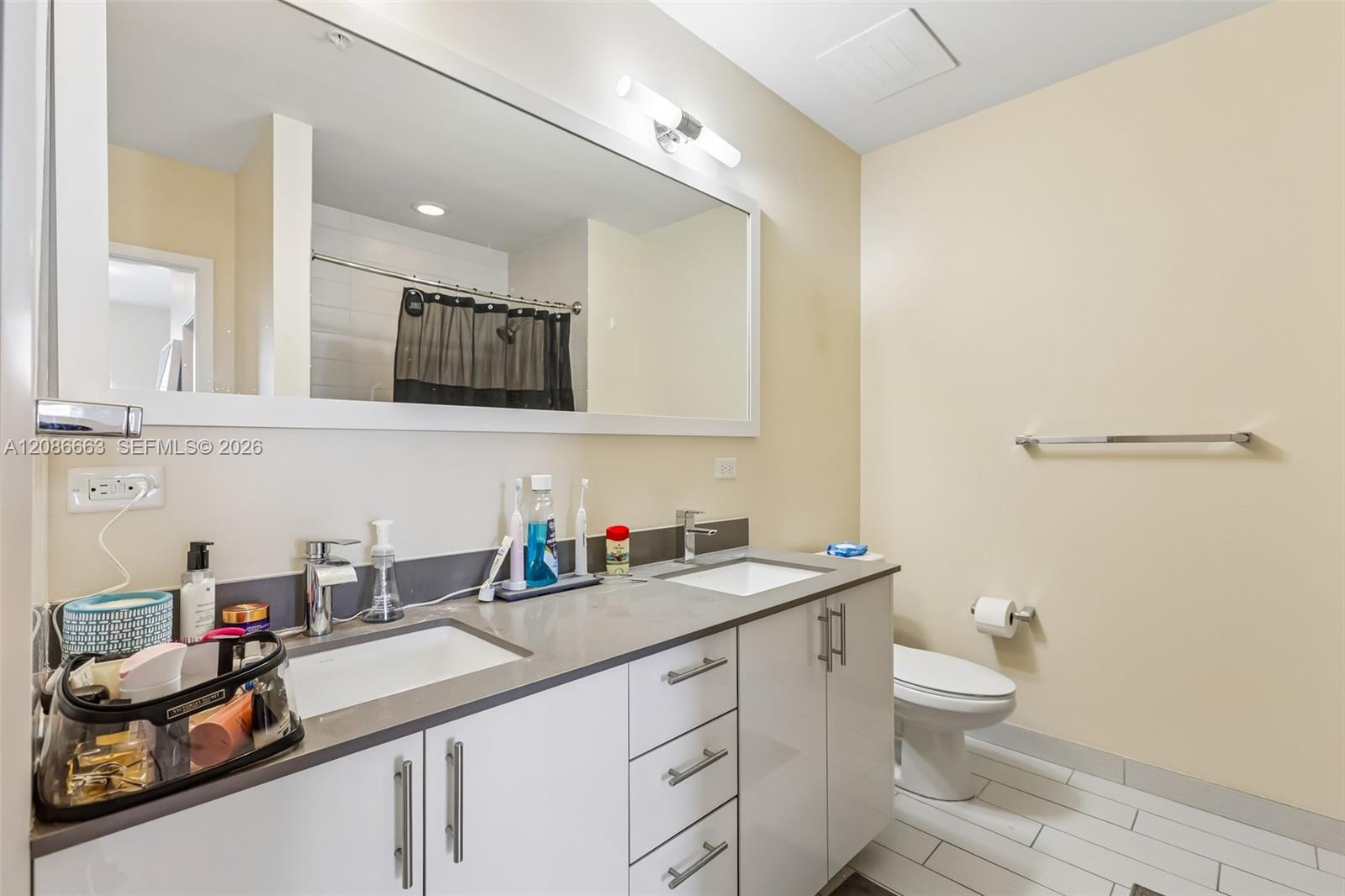 999 SW 1st Ave Unit: UPH12