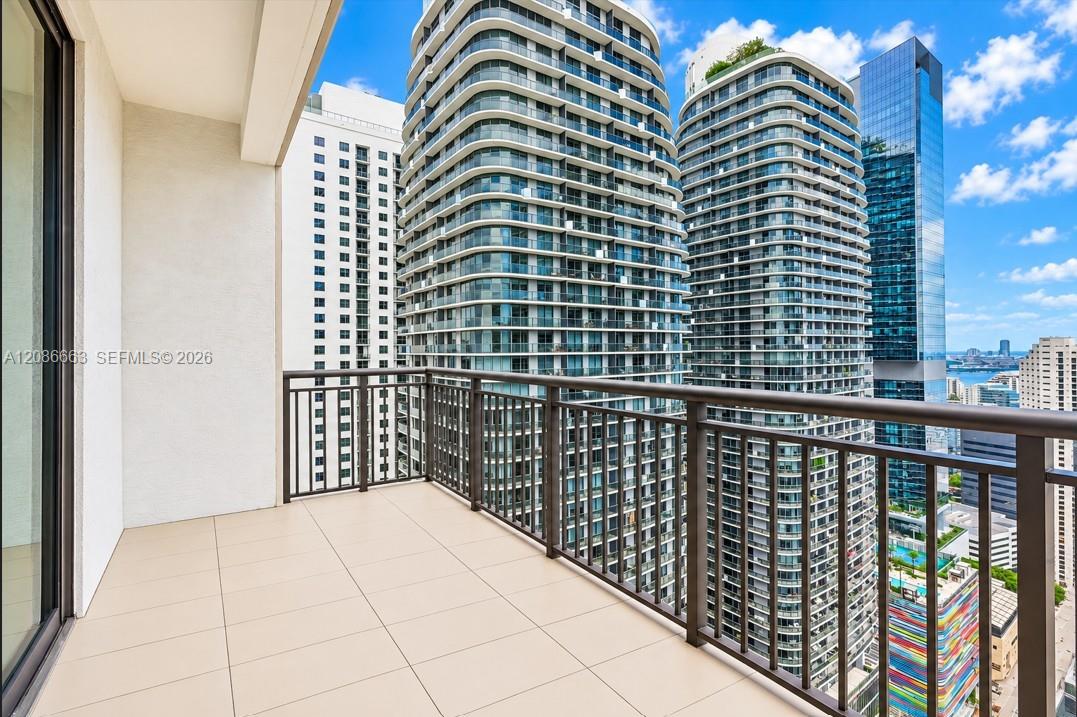 999 SW 1st Ave Unit: UPH12
