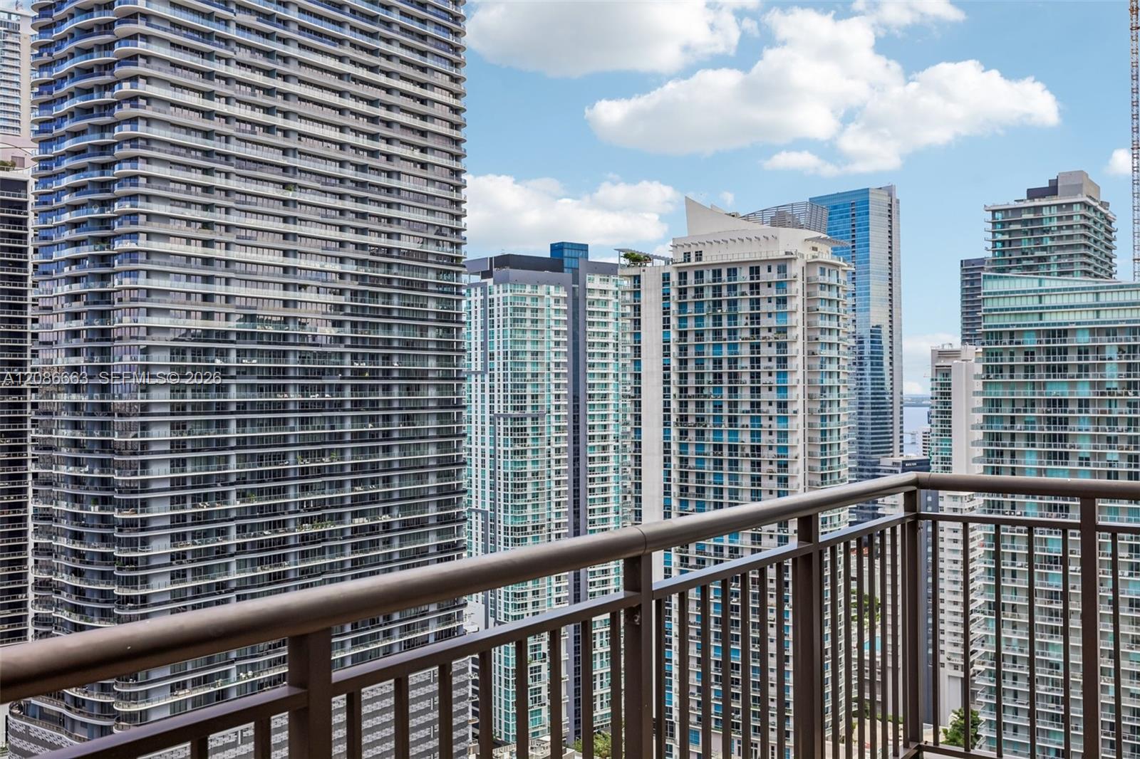 999 SW 1st Ave Unit: UPH12