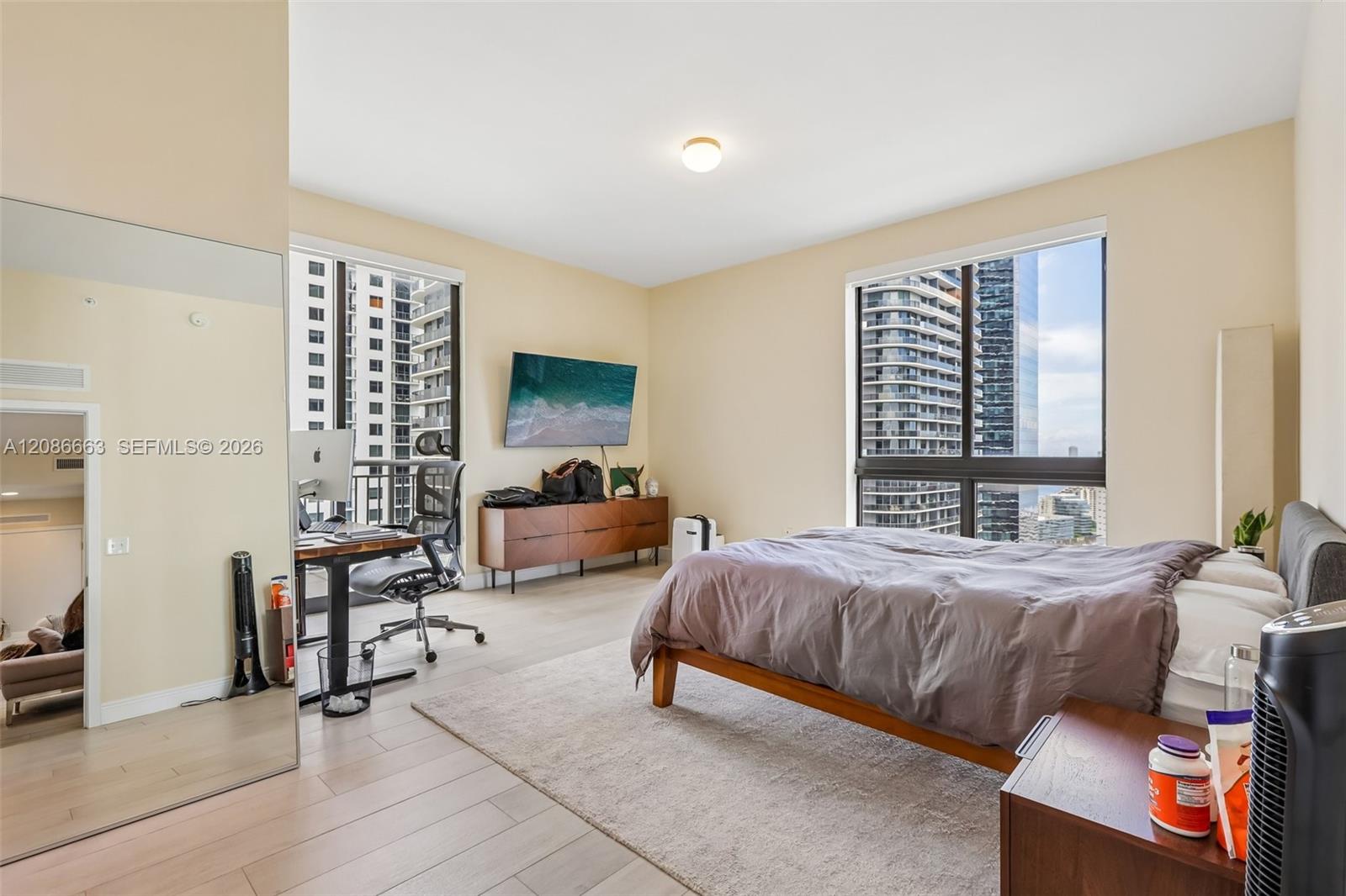999 SW 1st Ave Unit: UPH12