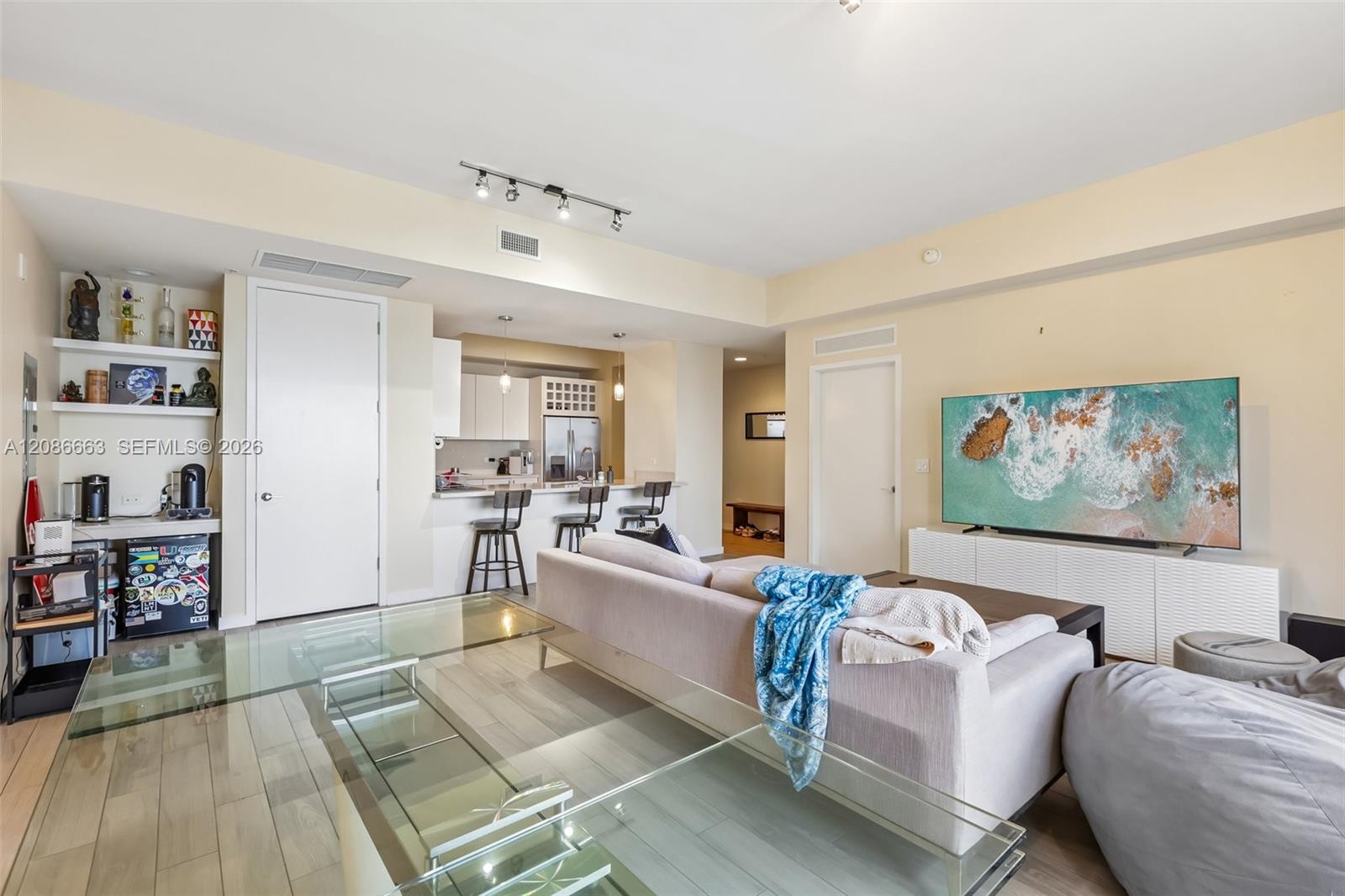 999 SW 1st Ave Unit: UPH12