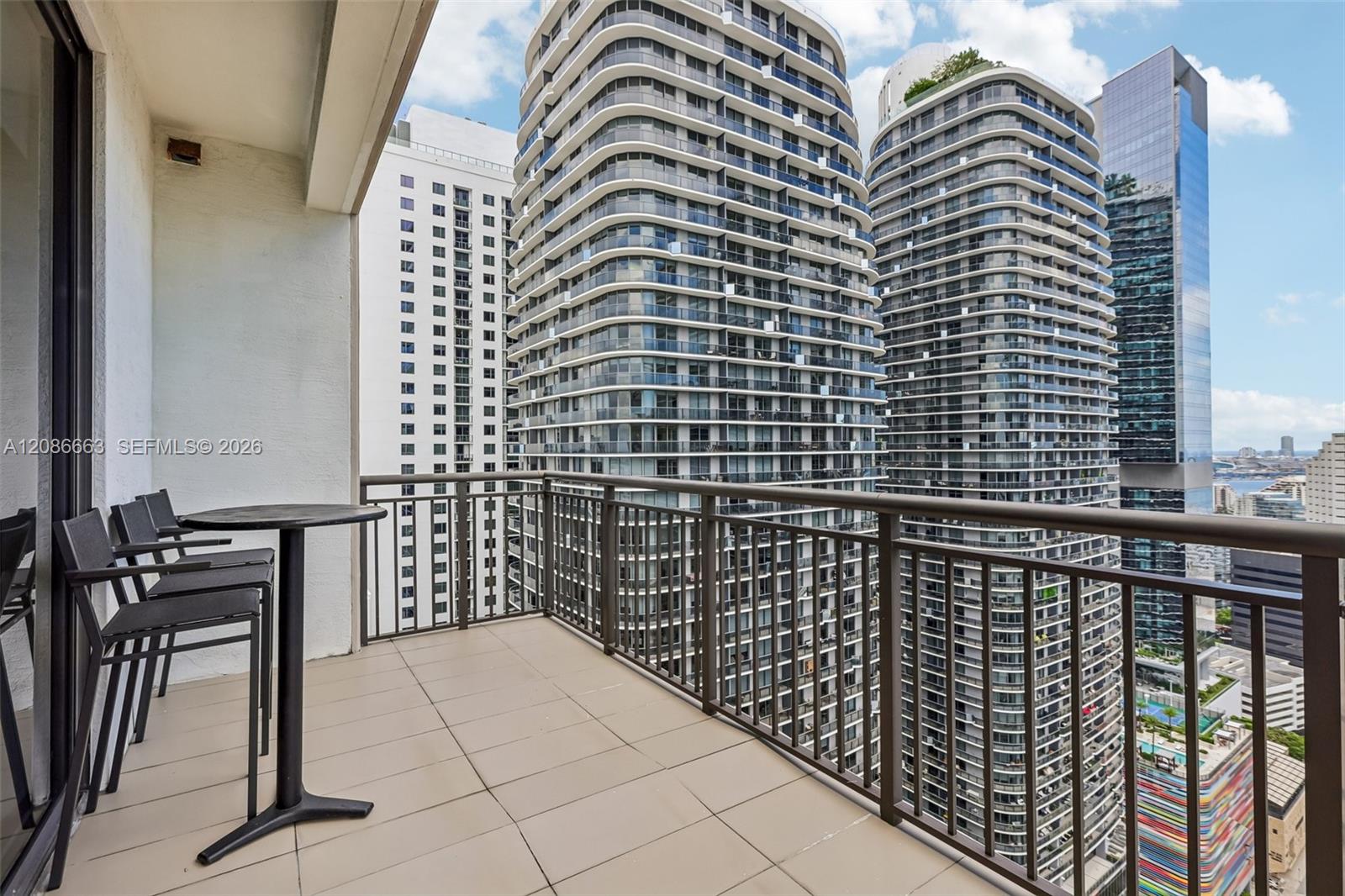 999 SW 1st Ave Unit: UPH12