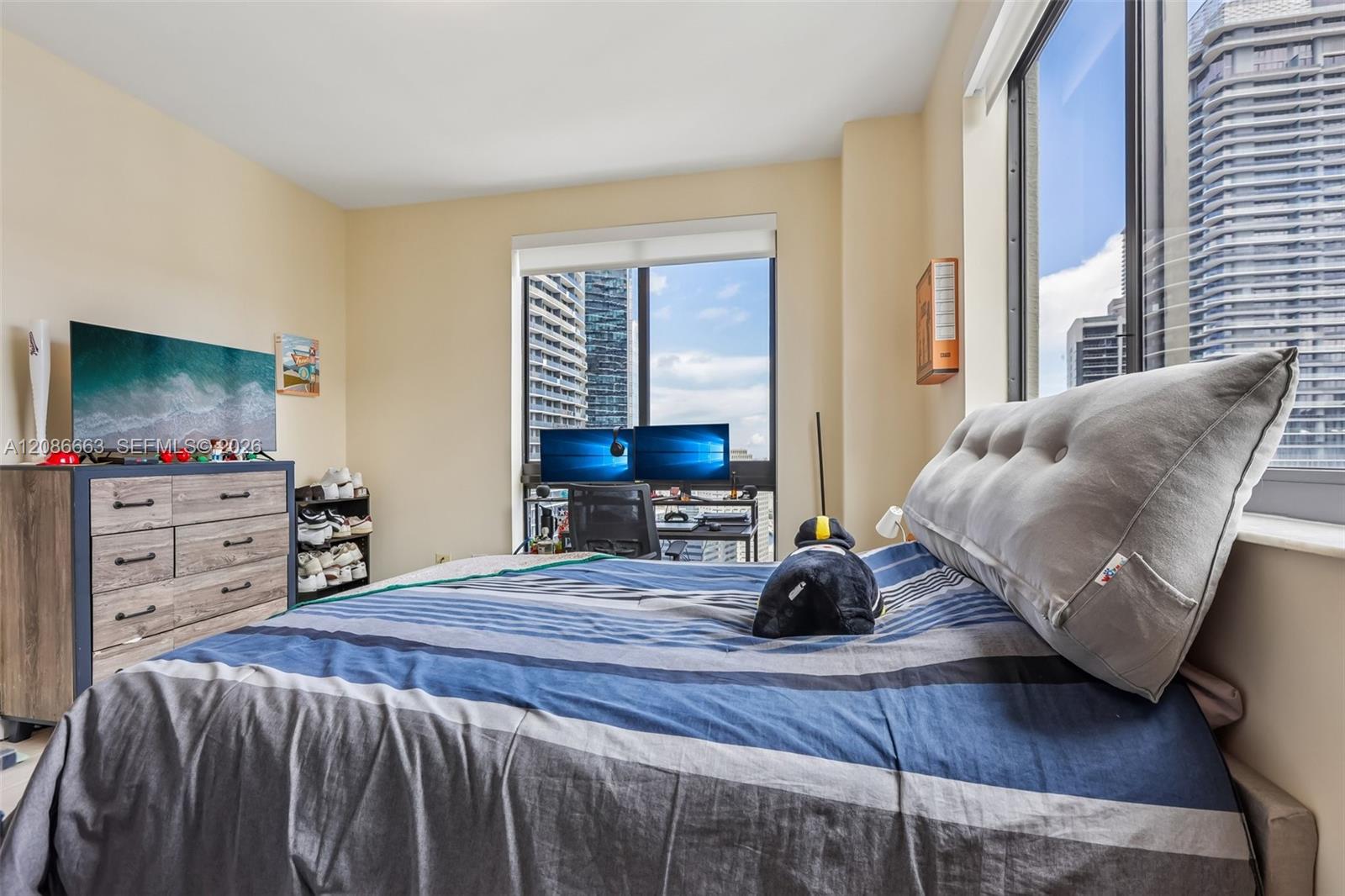 999 SW 1st Ave Unit: UPH12