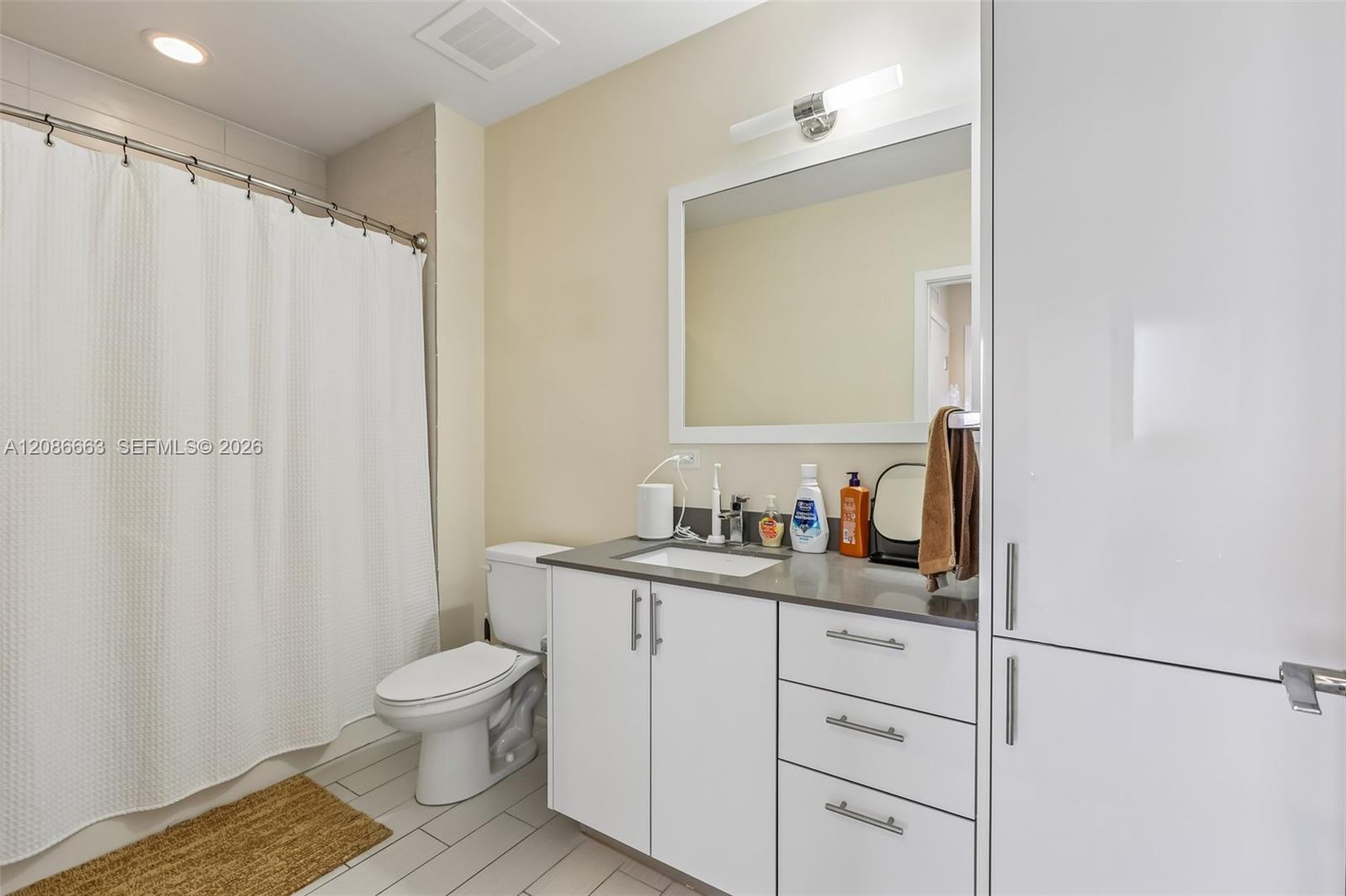 999 SW 1st Ave Unit: UPH12