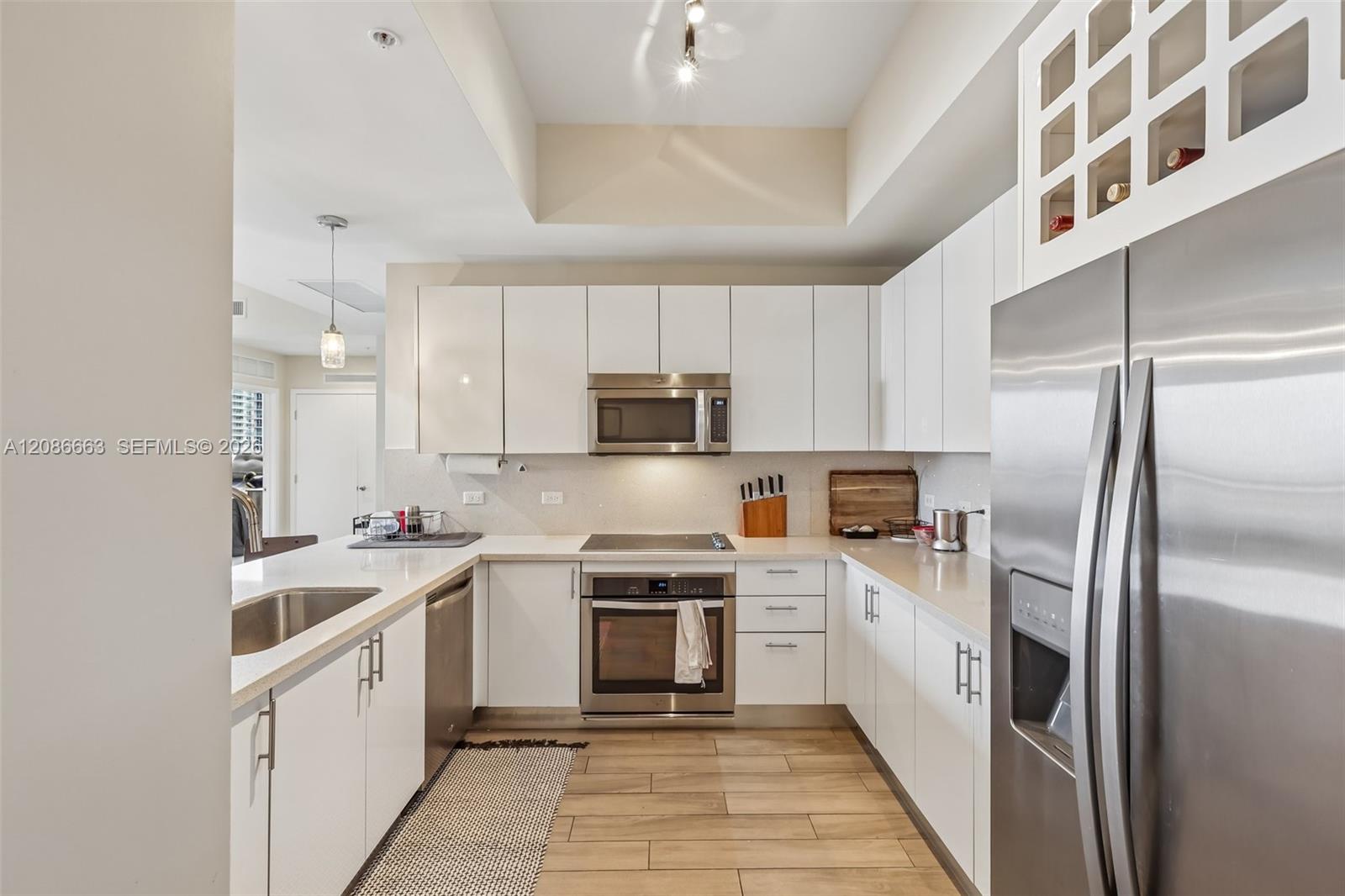 999 SW 1st Ave Unit: UPH12
