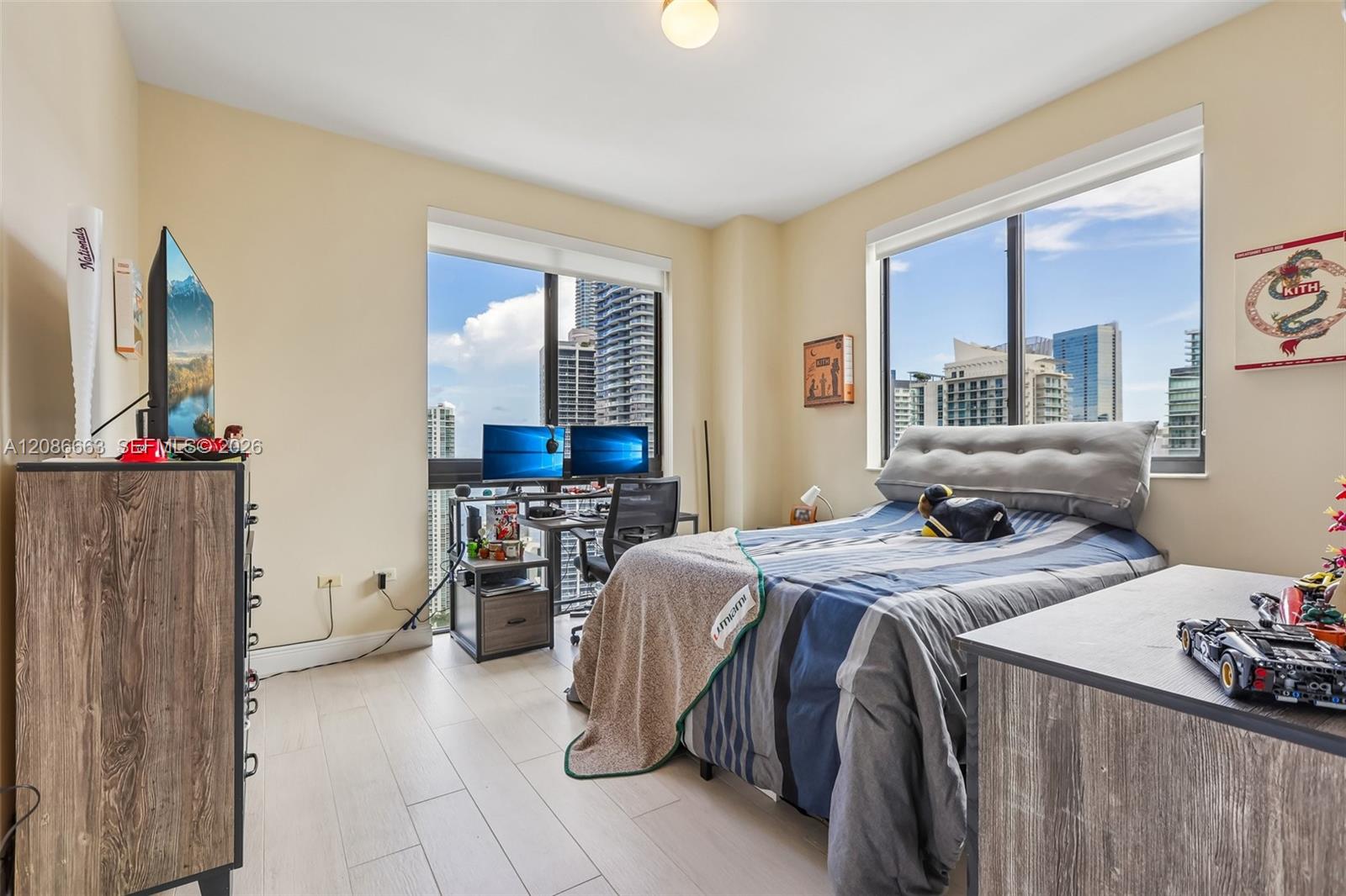 999 SW 1st Ave Unit: UPH12