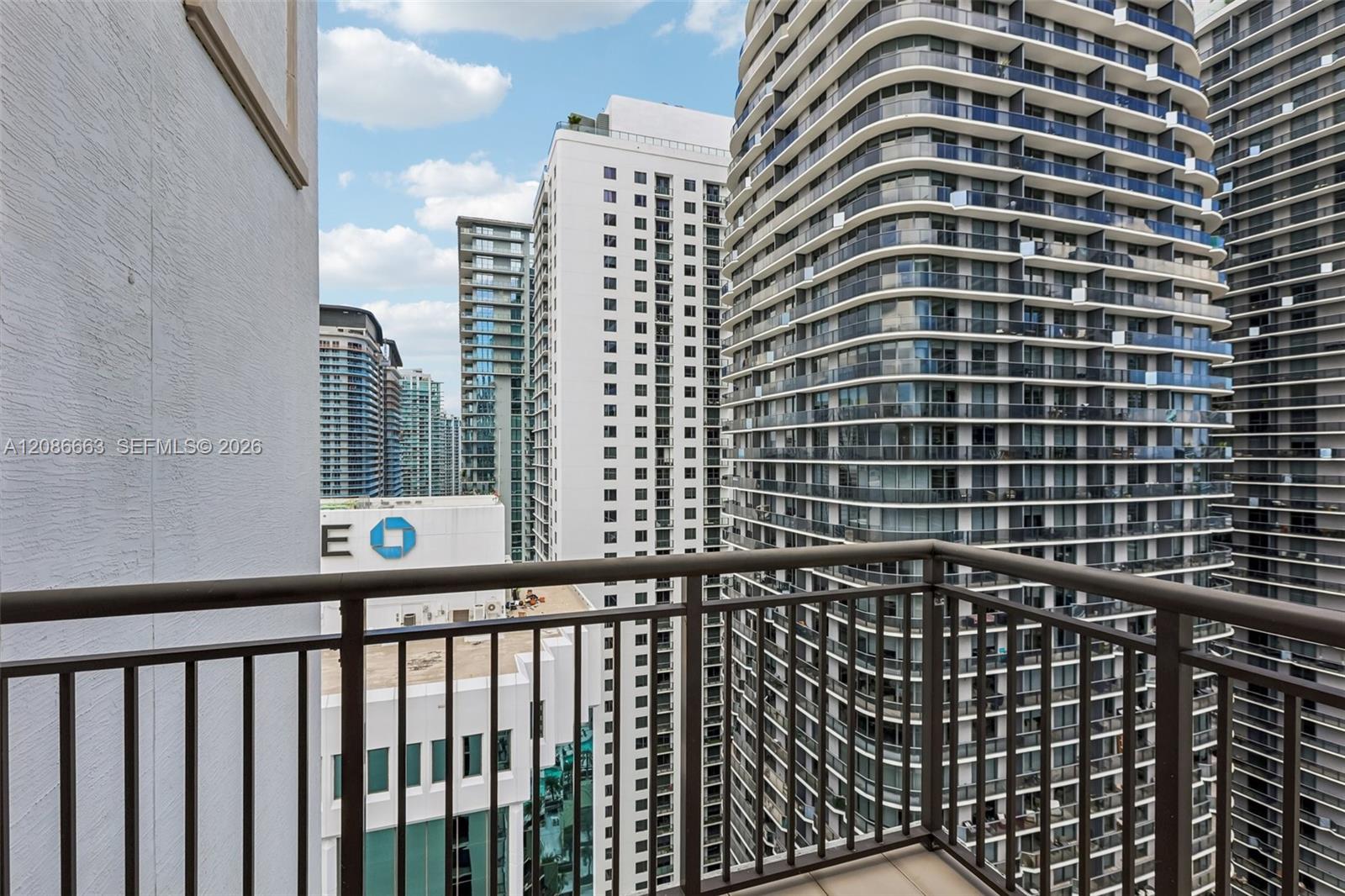 999 SW 1st Ave Unit: UPH12