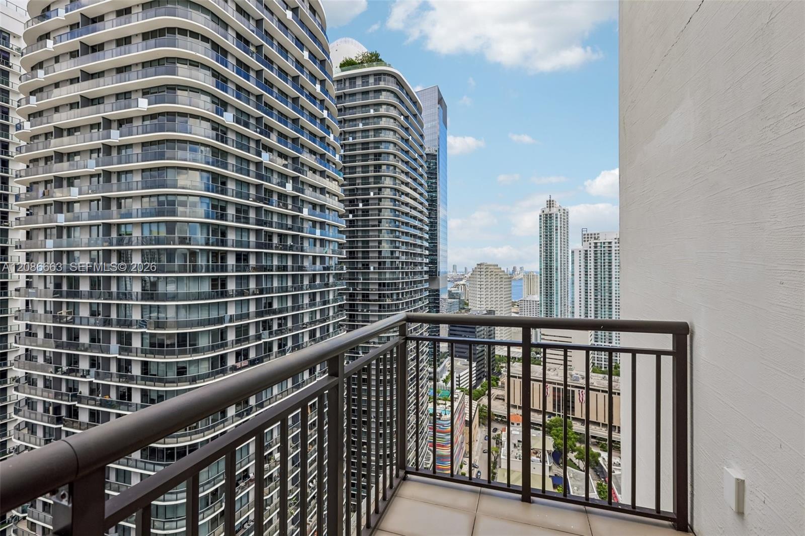 999 SW 1st Ave Unit: UPH12
