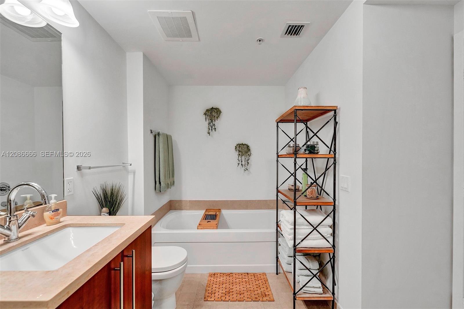79 SW 12th St Unit: 3608-S