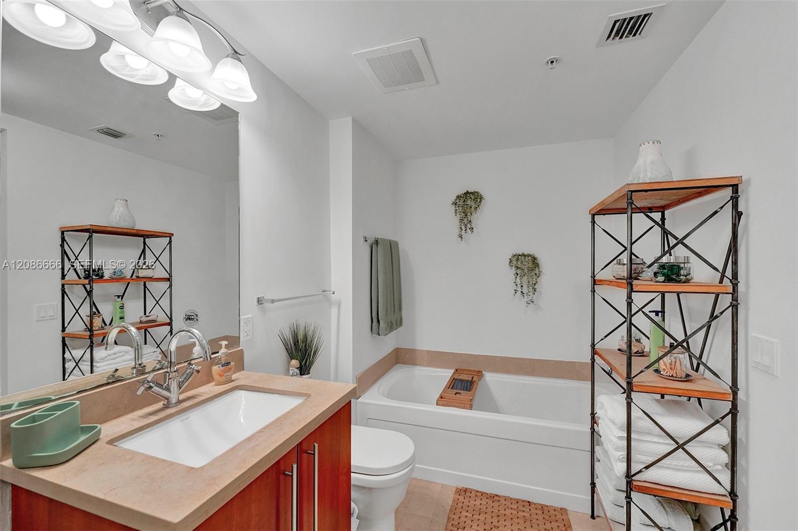 79 SW 12th St Unit: 3608-S
