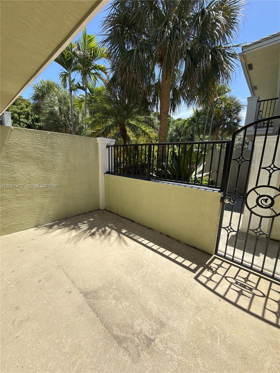 1000 Palm Trl # 9