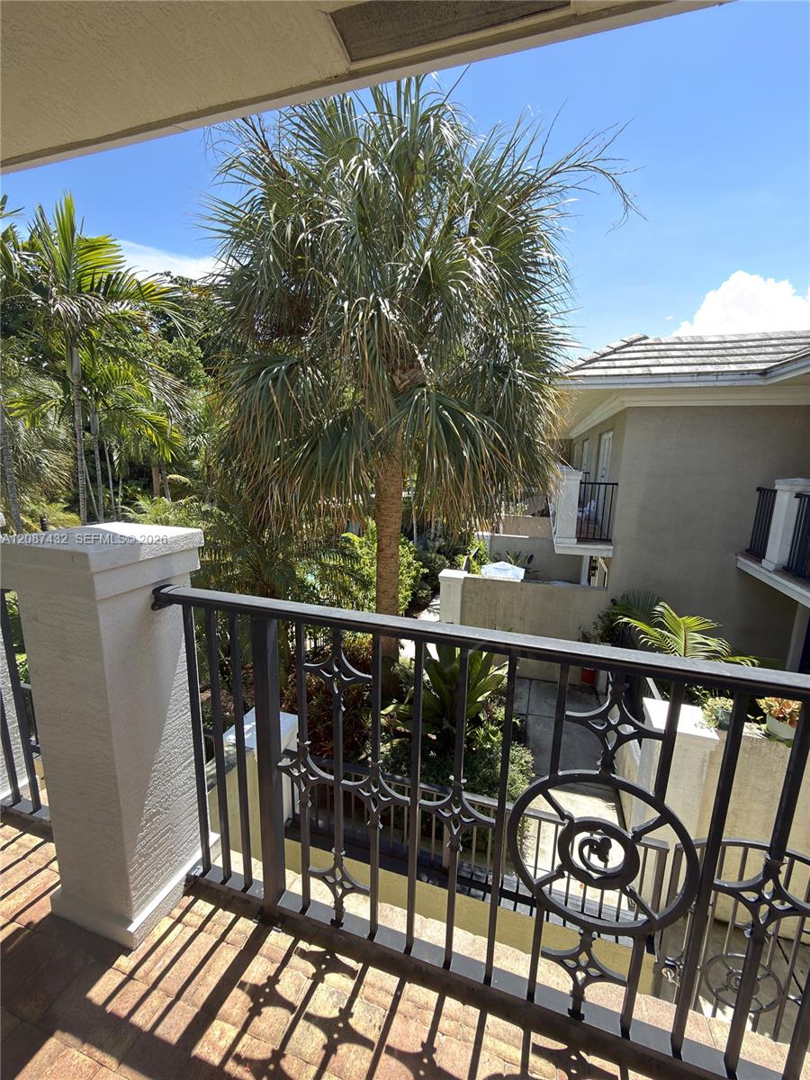 1000 Palm Trl # 9
