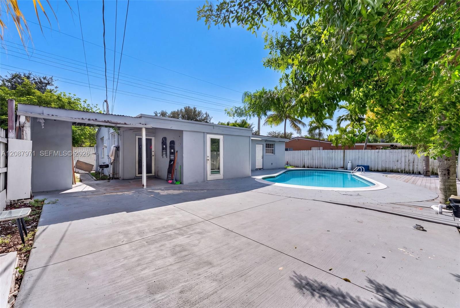 730 N 64th Ave