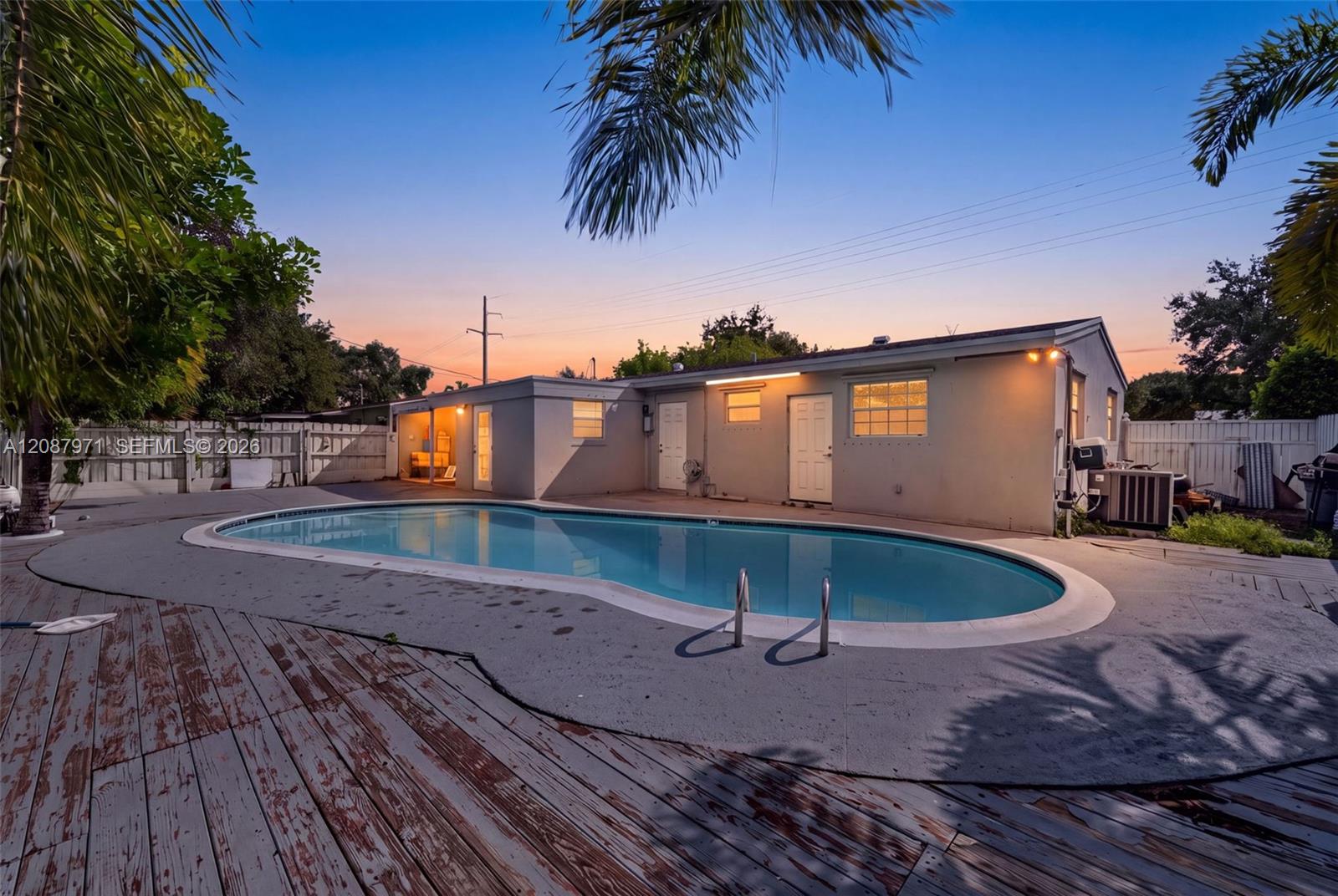 730 N 64th Ave