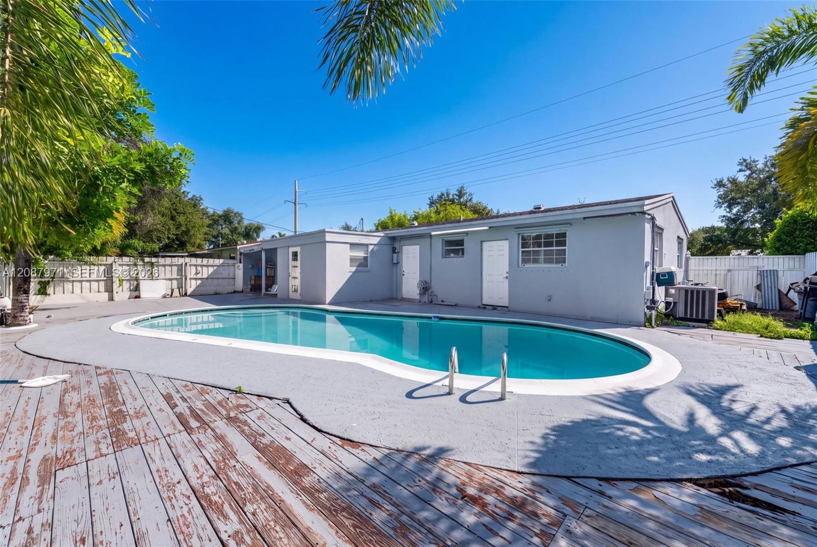 730 N 64th Ave