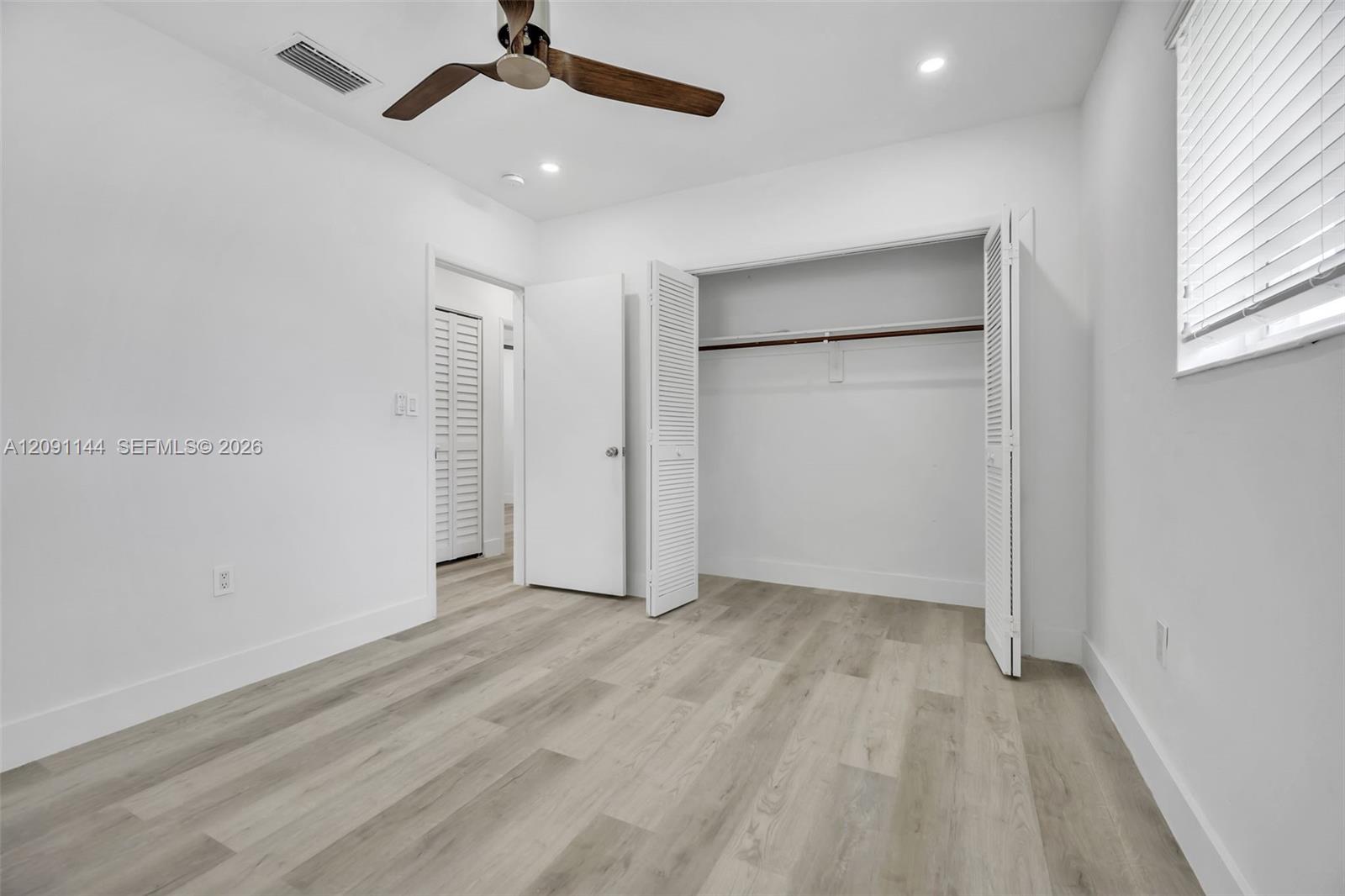 1401 NE 152nd St