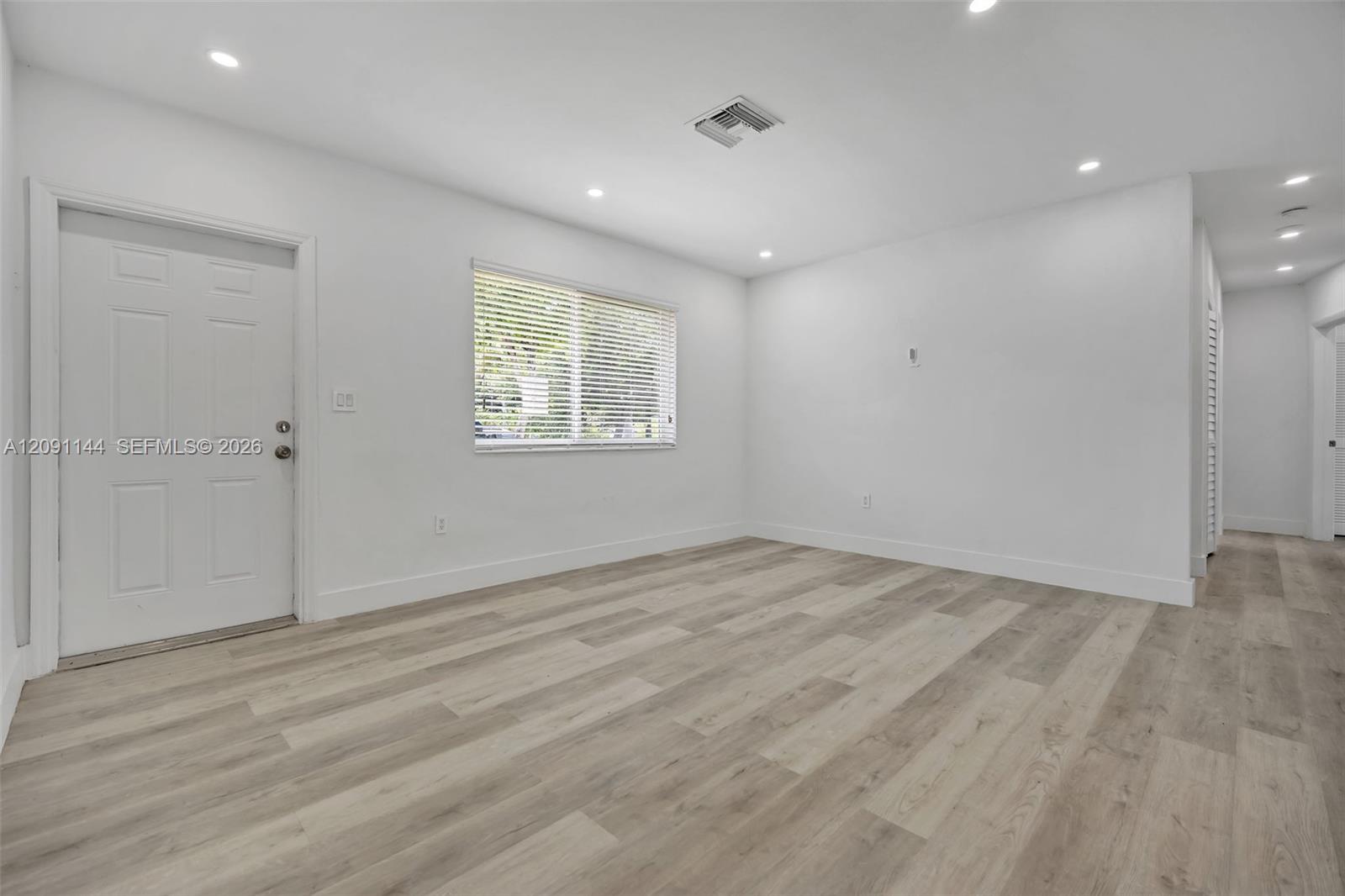 1401 NE 152nd St