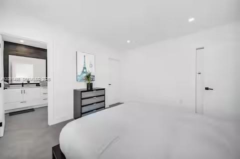 315 NW 40th St