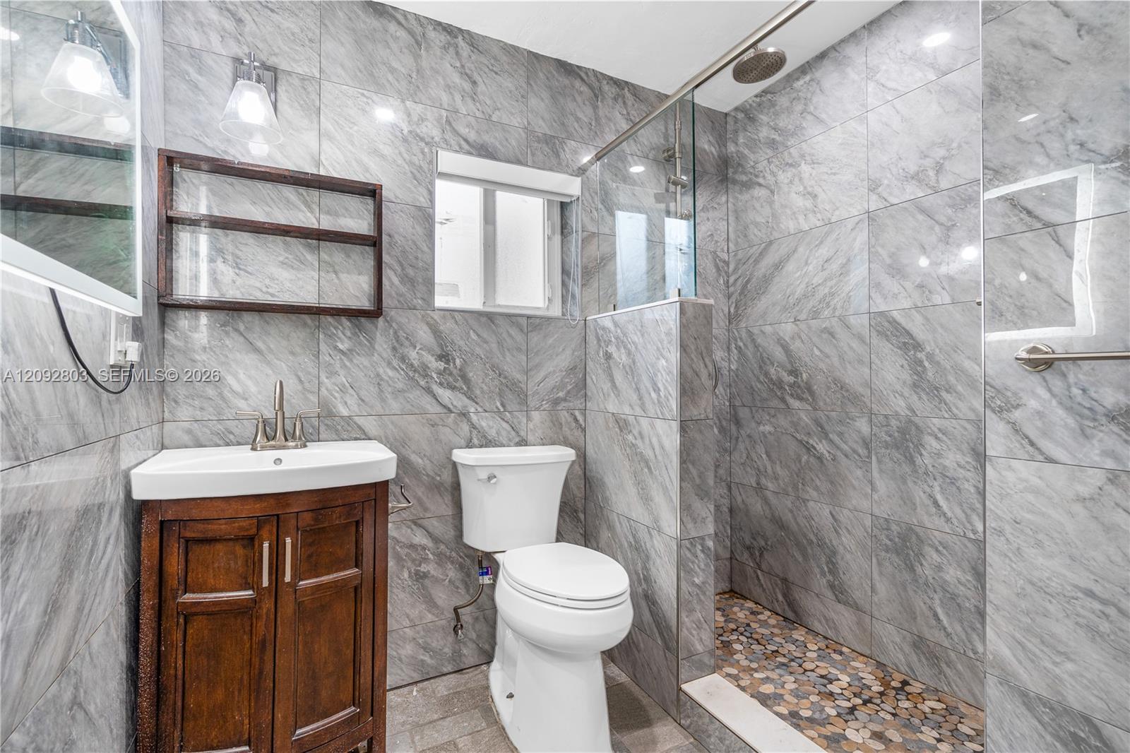 405 NE 150th St