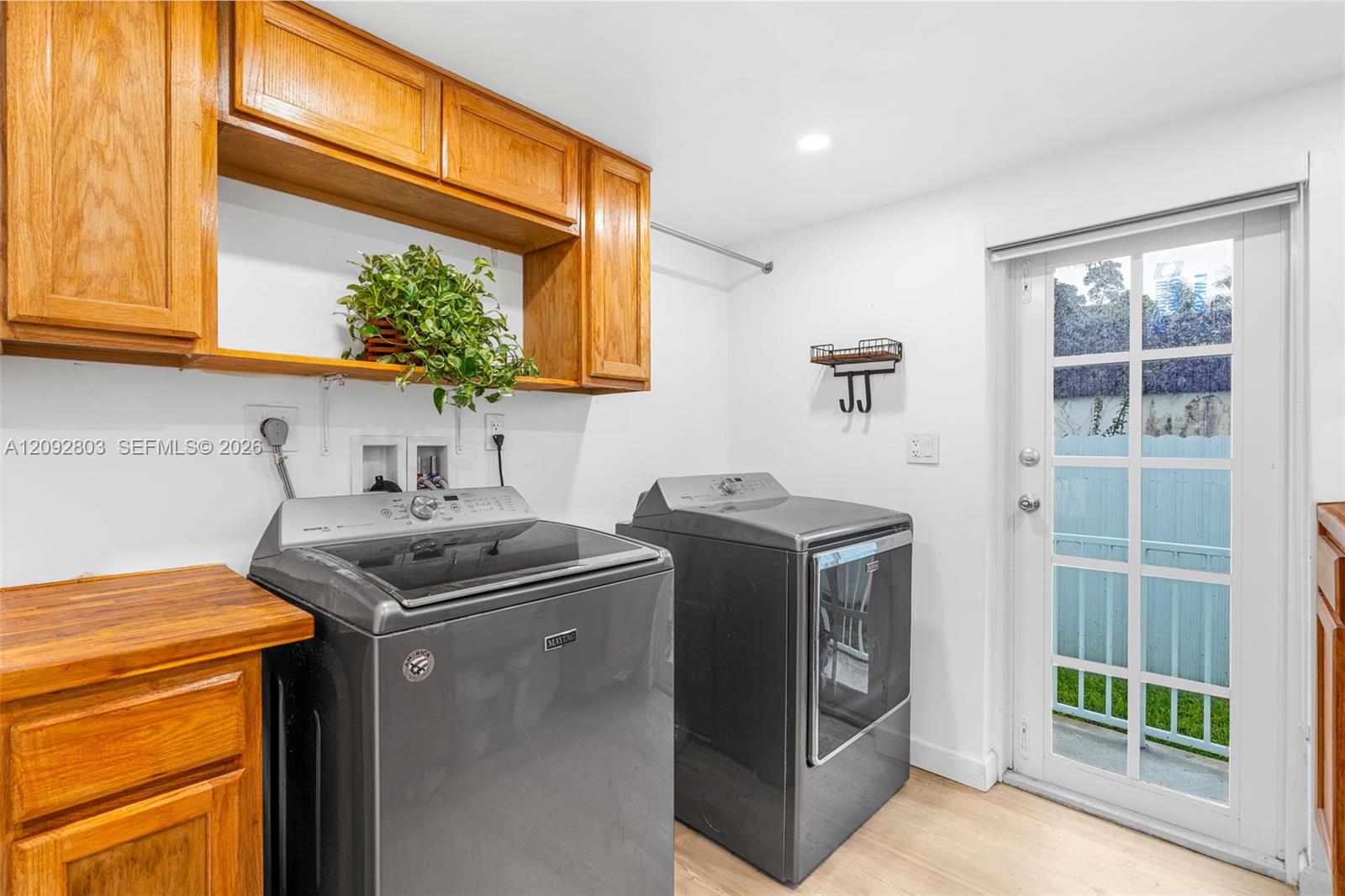 405 NE 150th St