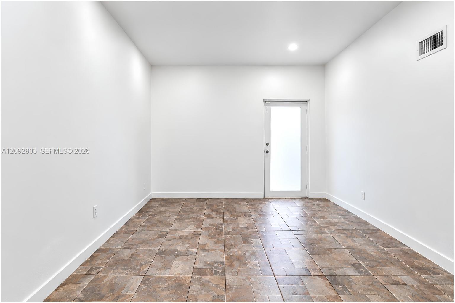 405 NE 150th St