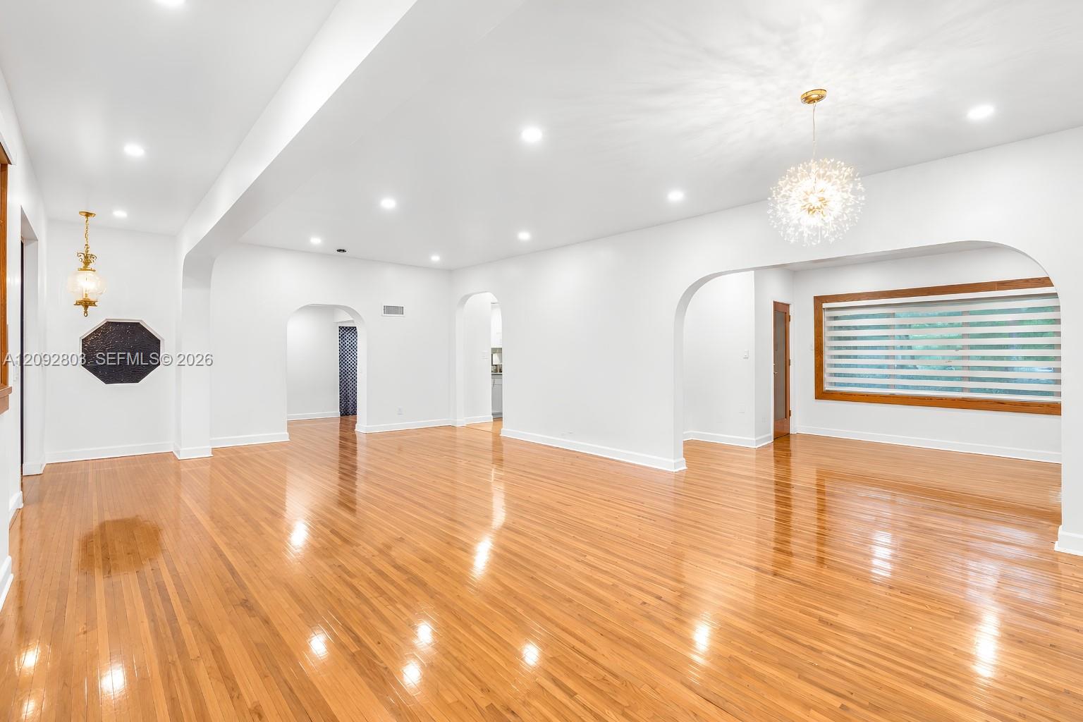 405 NE 150th St