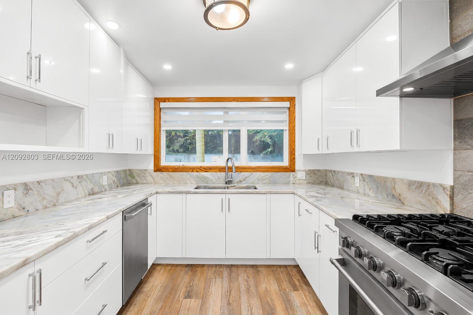 405 NE 150th St