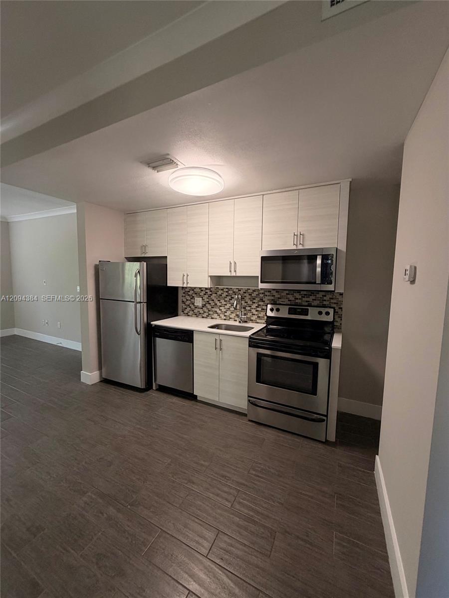 115 Menores Ave # 8