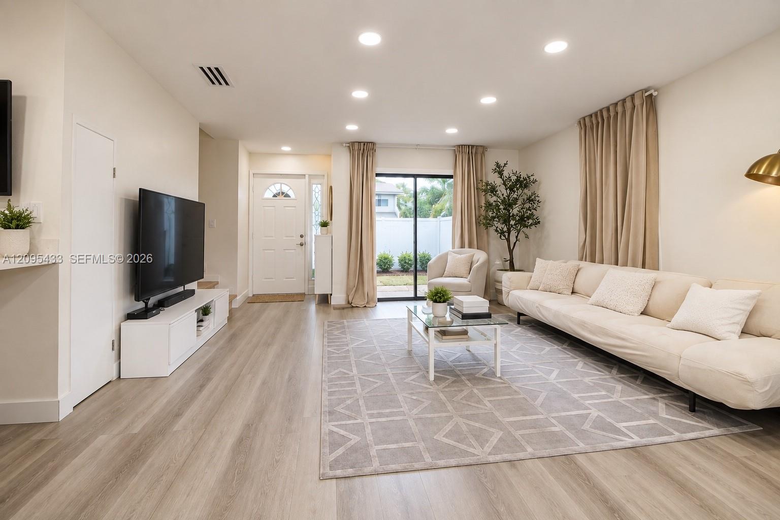 3860 SW 107th Ave # 11 Unit: 1-11