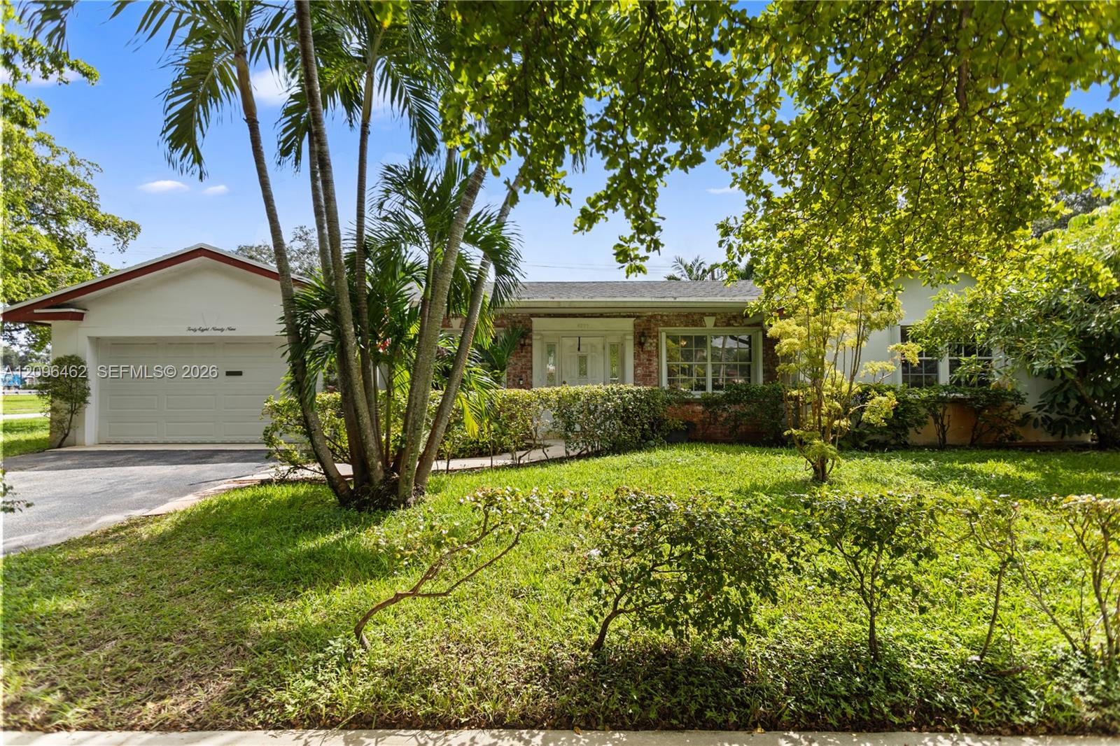 4899 NW 7th Dr
