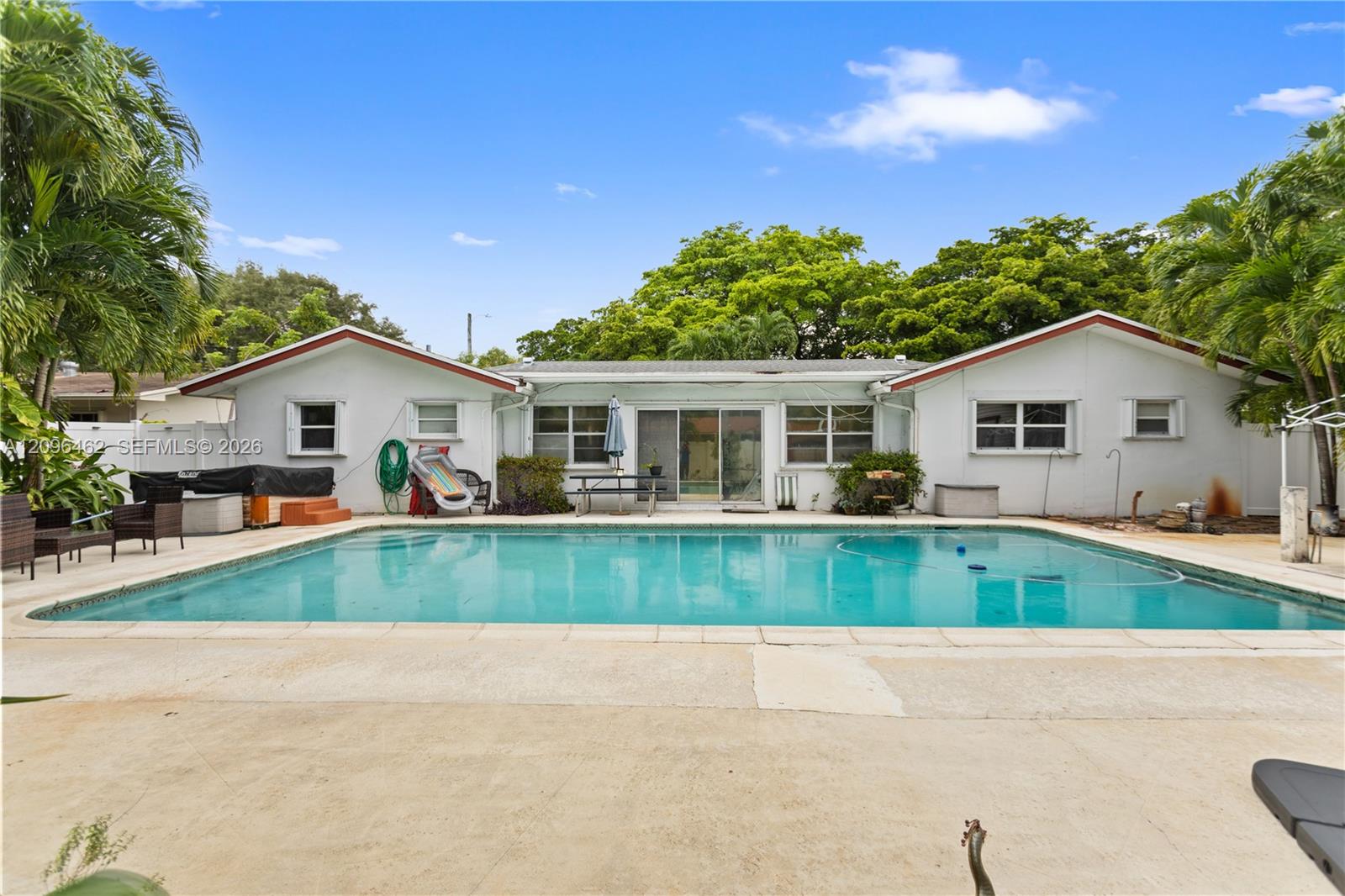 4899 NW 7th Dr