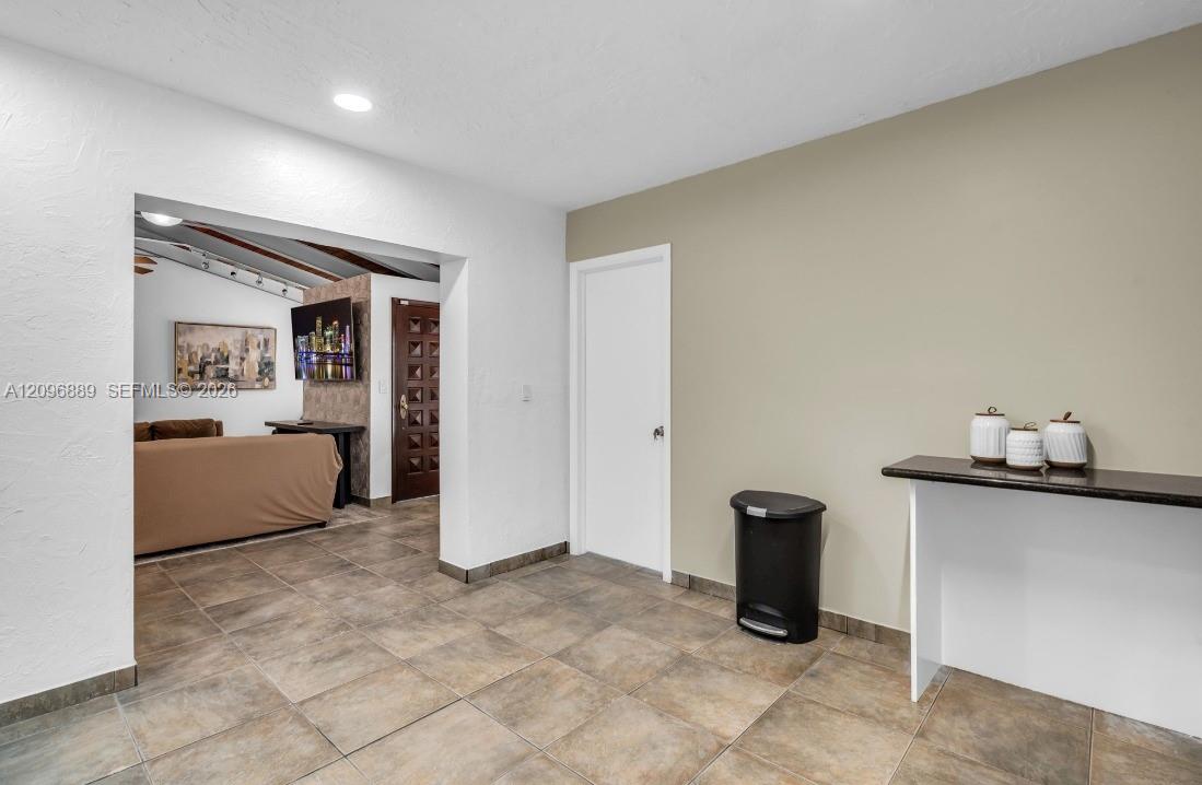 3225 SW 58th Ave Unit: FRONT