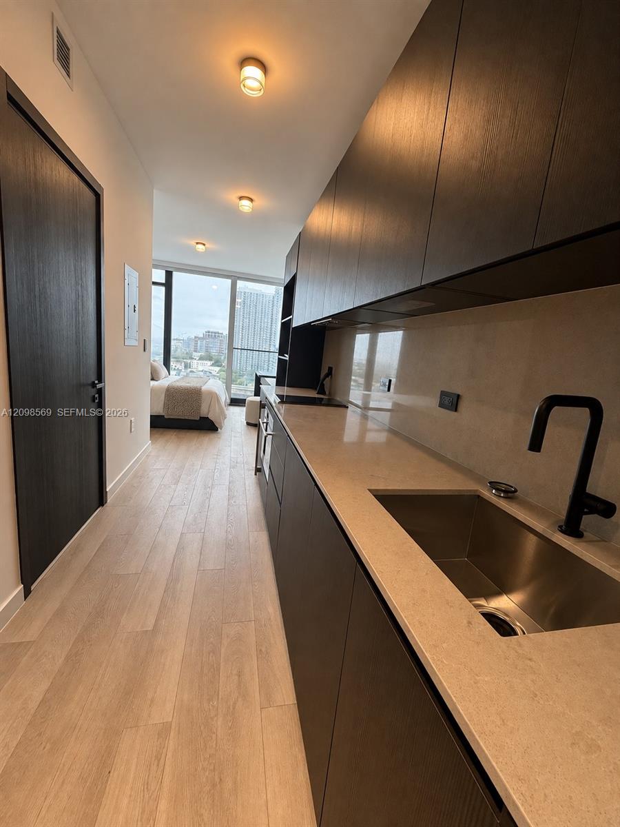 20 NE 11th St # 1503B