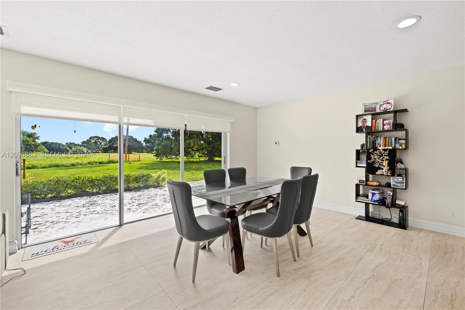 6204 Jacaranda Cir