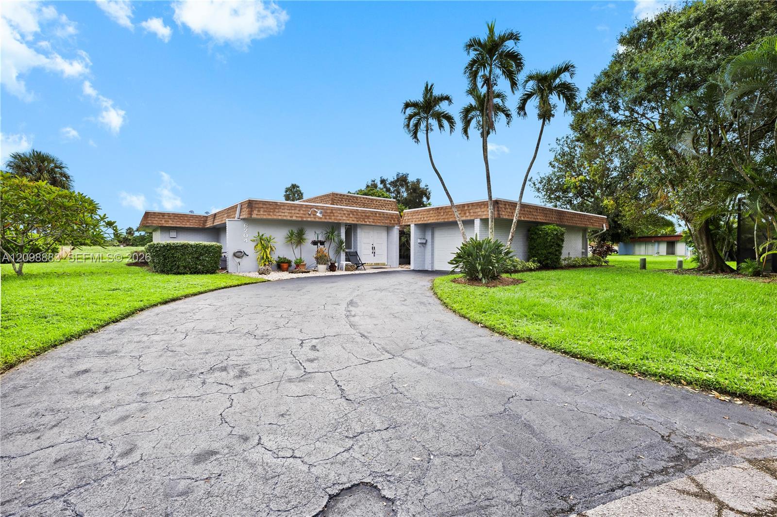 6204 Jacaranda Cir