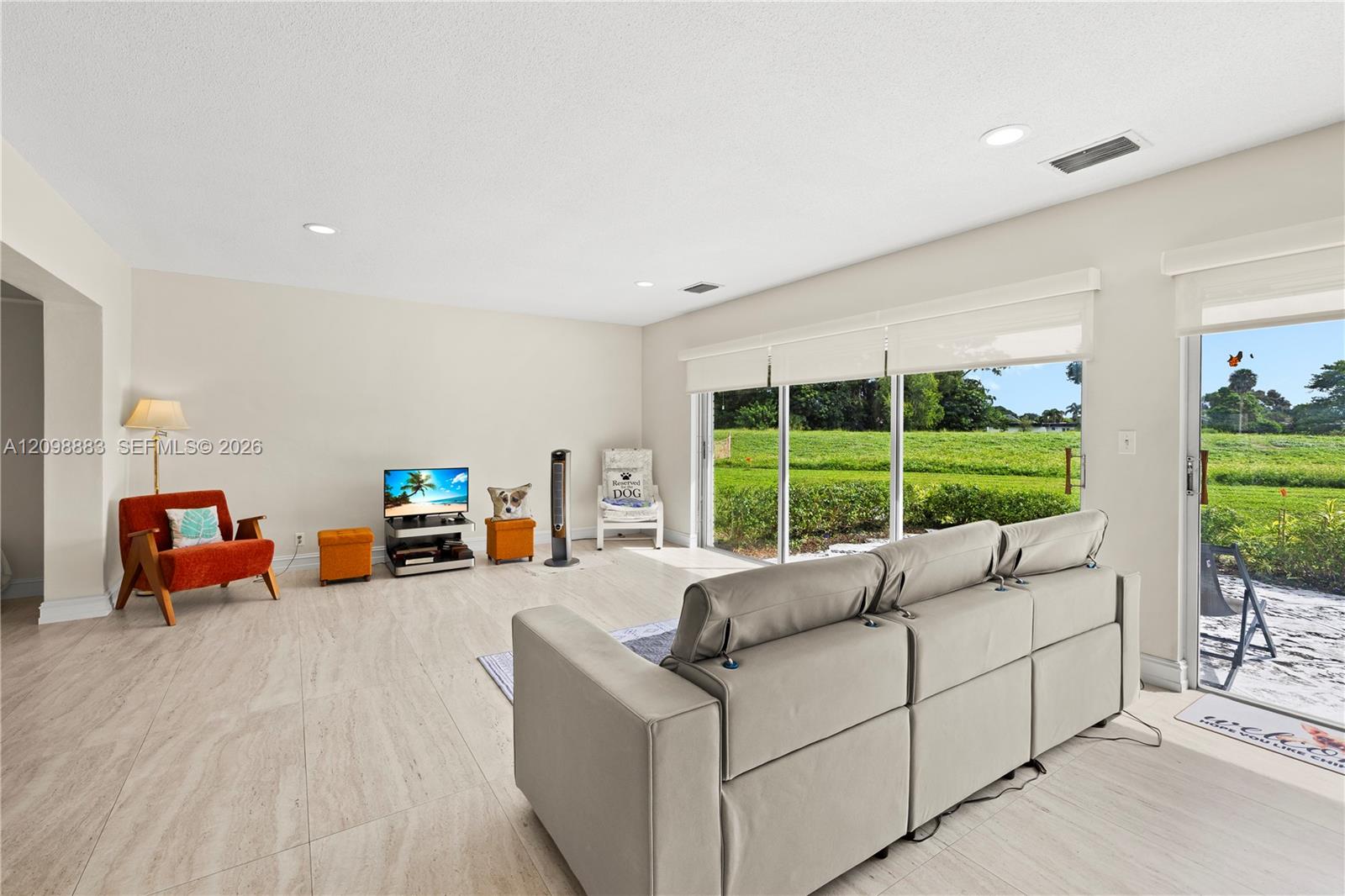 6204 Jacaranda Cir