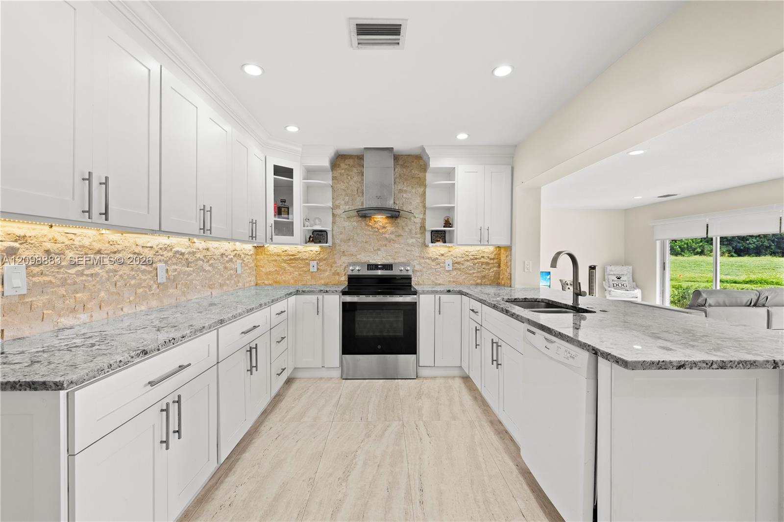6204 Jacaranda Cir