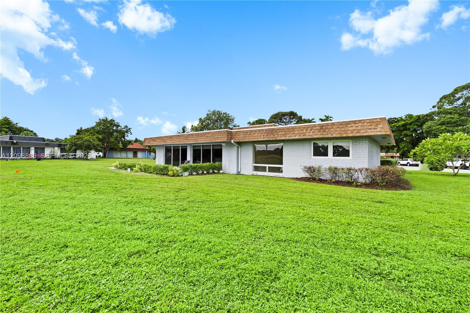 6204 Jacaranda Cir