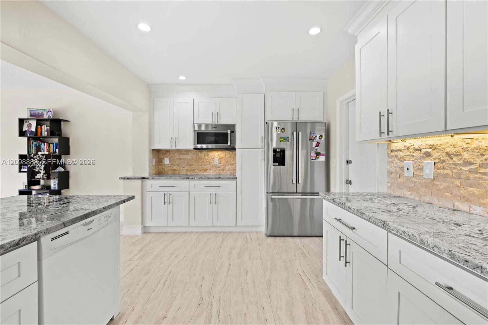 6204 Jacaranda Cir