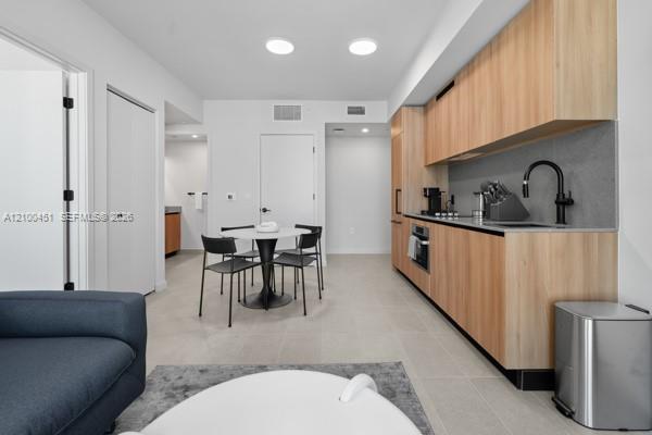 121 NE 5th St # 1813