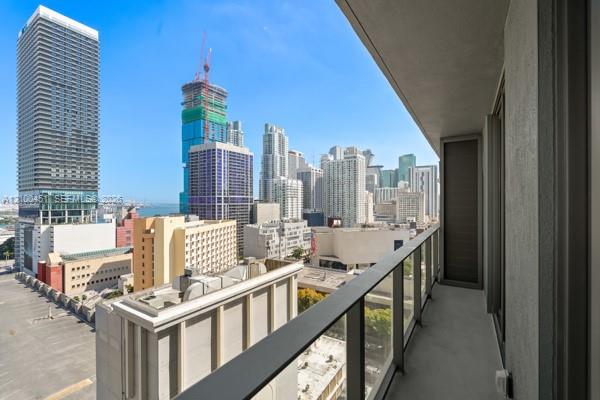 121 NE 5th St # 1813
